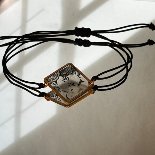 Kate – Female kiss 1 (bracelet)